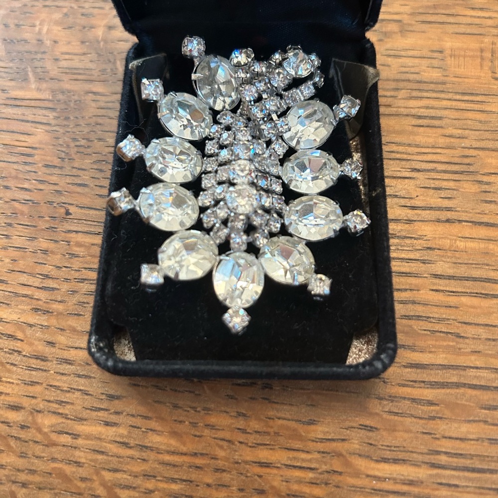 Exquisite Vintage Kramer NY Brooch